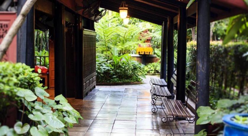 Silom Studios Bangkok Exterior photo
